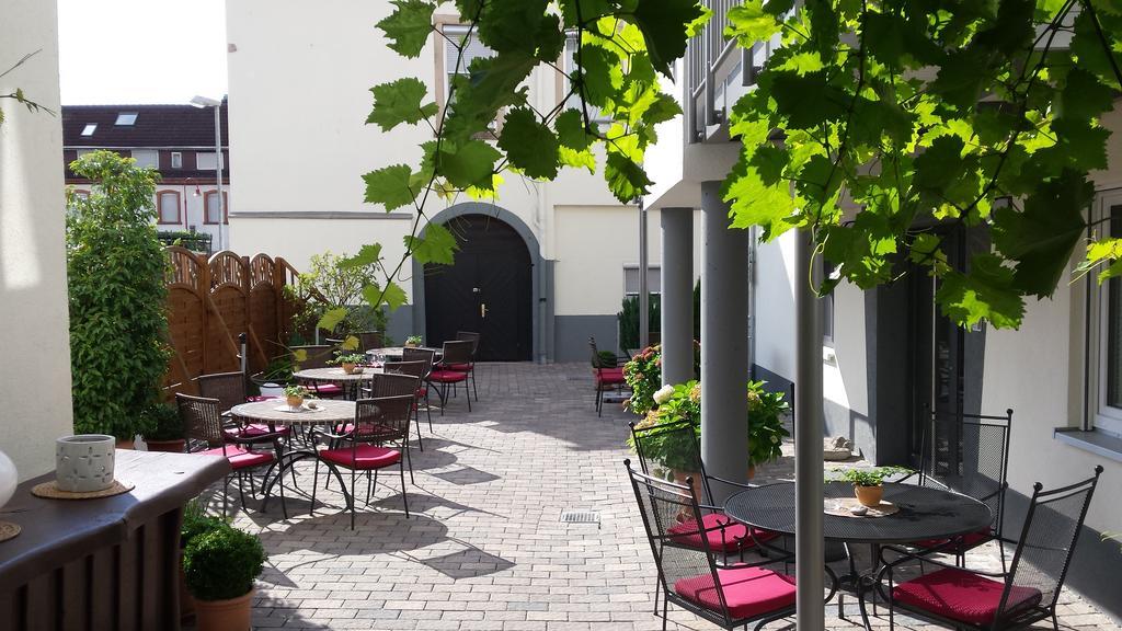 Hotel-Restaurant Pfaelzer Hof Edenkoben Exteriér fotografie