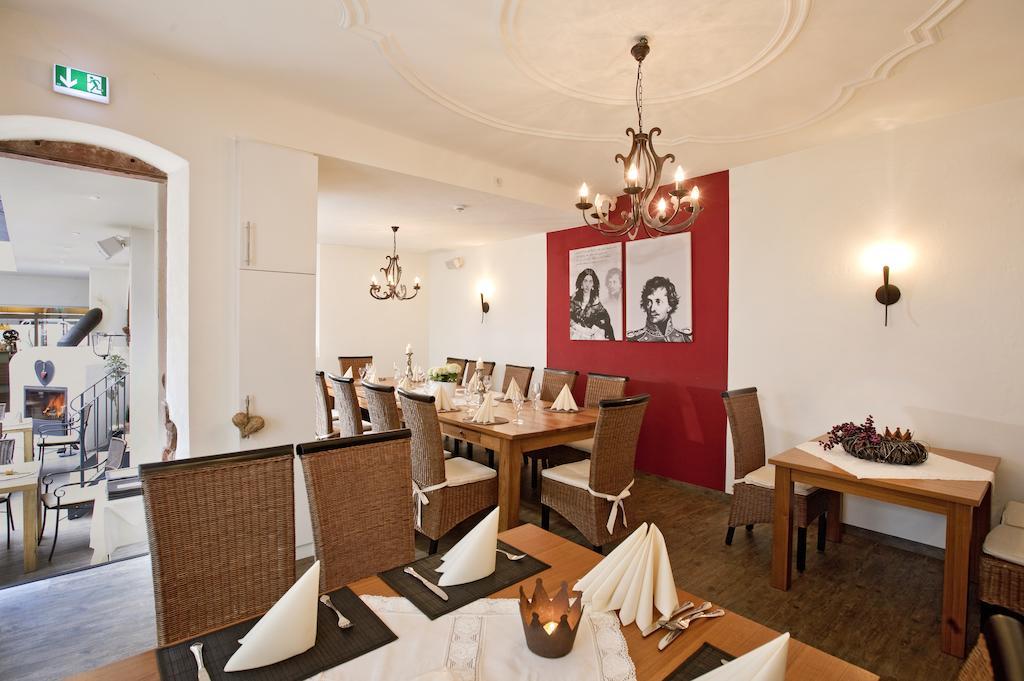 Hotel-Restaurant Pfaelzer Hof Edenkoben Exteriér fotografie